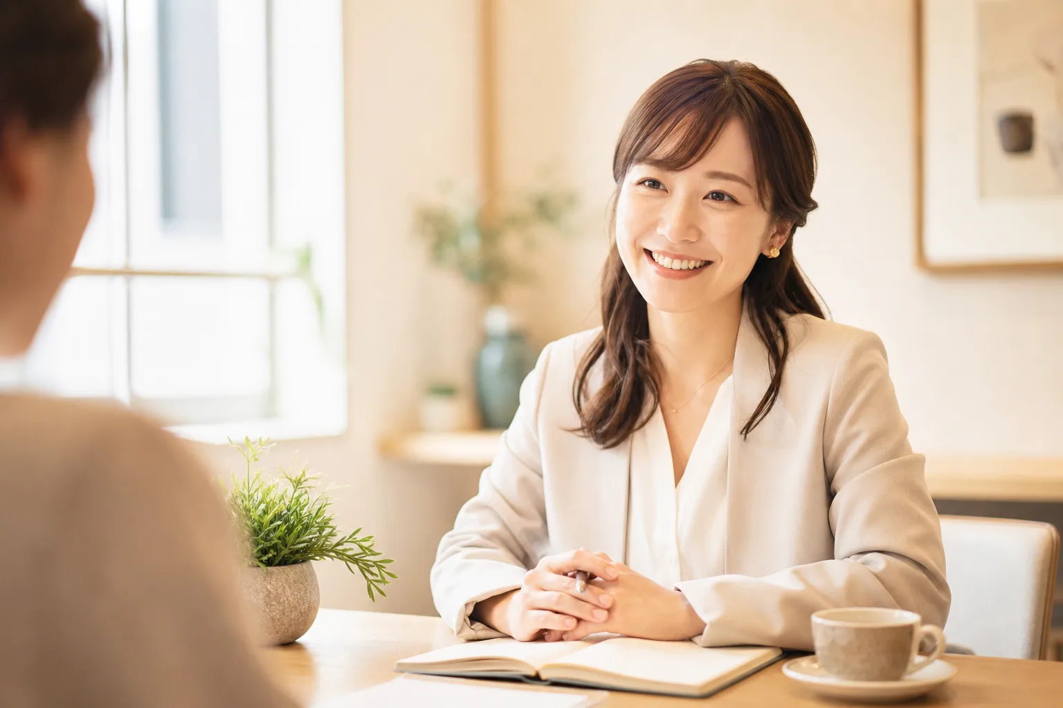 笑顔でご相談をお迎えするスタッフ